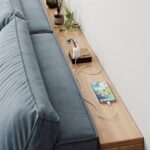 견고한 목재 소파 뒷부분 랙 벽면 거실 수납 침실 침대 머리와 꼬리 공간 활용 틈새 길고 좁은 캐비닛