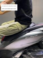 Honda PCX160 화산 레드 시트 쿠션에 적합하며 부드러운 미끄럼 방지 자수 로고 허리 지지대 편안한 라텍스 부드러운 하단 - 이미지 4