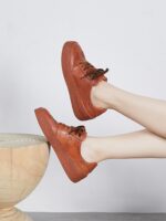 여성용 워시드 말 가죽 두꺼운 밑창 캐주얼 스니커즈 2024년 가을 신스타일 유행 다용도 편안하고 가벼운 흰색 신발 트렌드 - 이미지 2