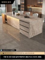 식탁이 있는 플러시 록 슬래브 트라버틴 섬 통합 주방 이탈리아 스타일 다운턴 서양식 주방 고급 바 레스토랑 가이드 테이블 - 이미지 5