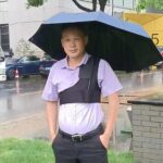 손이 필요 없는 새로운 휴대용 두꺼운 우산. 자외선 차단과 자외선 차단을 위한 이중 용도 우산