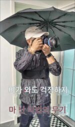 손이 필요 없는 새로운 휴대용 두꺼운 우산. 자외선 차단과 자외선 차단을 위한 이중 용도 우산 - 이미지 3