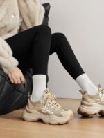 아빠신발 내부 키높이 여성화 2025 봄 신상 두꺼운 밑창 스포츠화 인기 키높이 신발 와이드 레그 팬츠 - 이미지 3