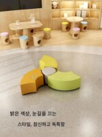 그림책도서관, 서점, 독서실, 커피숍, 대기실, 디저트숍, 휴게실, 견고한 원목소파의 세련되고 캐주얼한 조화 - 이미지 4