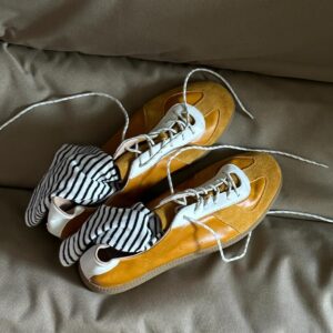 남성 및 여성용 카키 니치 독일 트레이닝화, 24s 새로운 다재다능한 캐주얼 스포츠화, 부드러운 표면 레트로 포레스트 검프화