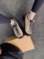 홍콩 라운드 헤드 여성용 야외 스포츠화 2025년 봄과 가을 미끄럼 방지 내마모성 레저 하이킹 커플 남녀 하이킹화 - 이미지 2