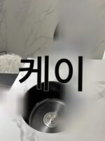 싱크대가 통합된 록 플레이트 섬 테이블 홈 맞춤형 다기능 바 조명 럭셔리 소형 아파트 서양식 주방 섬 - 이미지 5