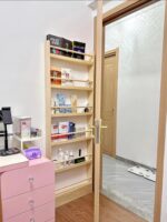 문 뒤 선반 서재 욕실 바닥 다층 벽면 수납장 수납장 문 공간 활용