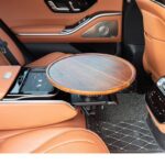 테슬라 메르세데스-벤츠 제로런 컵홀더 플로팅 테이블 플레이트 다이닝 트레이 자동차 소형 원형 테이블 자동차 티 트레이에 적합합니다. - 이미지 3