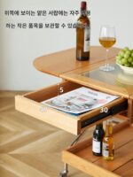 견고한 나무 이동식 접이식 커피 테이블 소형 아파트 거실 스테인리스 스틸 소파 코너 테이블 체리 나무 변형 트롤리 - 이미지 3