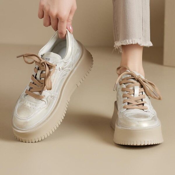 여성용 리틀 화이트 슈즈 2024년 신상 가을 플랫폼 정품 가죽 내부 높이감 두꺼운 바닥 캐주얼 스니커즈