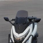 Haojue UHR150 3세대 전면 윈드실드 오토바이 개조 부품에 적합하며 윈드실드 전면의 비파괴적 개조입니다.