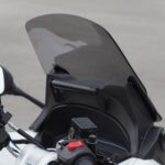 Haojue UHR150 3세대 전면 윈드실드 오토바이 개조 부품에 적합하며 윈드실드 전면의 비파괴적 개조입니다. - 이미지 3