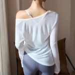 Youyoumeat 플리츠 드로스트링이 달린 긴팔 엉덩이 커버 요가 수트 블라우스, 느슨한 캐주얼 피트니스 스포츠 티셔츠, 러닝복 - 이미지 2