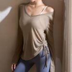 Youyoumeat 플리츠 드로스트링이 달린 긴팔 엉덩이 커버 요가 수트 블라우스, 느슨한 캐주얼 피트니스 스포츠 티셔츠, 러닝복 - 이미지 3