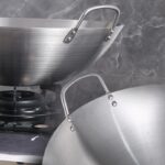 스테인리스 스틸 프라이팬 더블 이어 라운드 바텀 팬 프라이팬 특대형 볶음용 삼각대 상업용 시골 대형 냄비 다양한 스토브에 적합 - 이미지 3