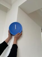 코너 양면 벽시계 거실 벽걸이 코너 시계 펀칭 못 없음 홈 2024 새로운 크리에이티브 아트 장식 - 이미지 2