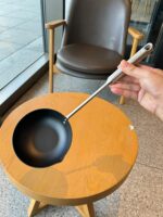 고급 철제 코팅이 안 된 기름 튀는 팬! 가정용 스테인리스 스틸 롱 핸들 오일 붓기 뜨거운 오일 특수 튀김 만두 불타는 오일 프라이팬 계란 프라이팬