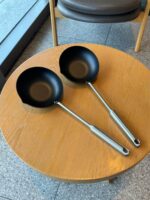 고급 철제 코팅이 안 된 기름 튀는 팬! 가정용 스테인리스 스틸 롱 핸들 오일 붓기 뜨거운 오일 특수 튀김 만두 불타는 오일 프라이팬 계란 프라이팬 - 이미지 5