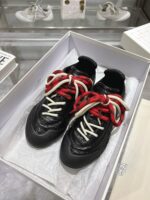 2025년 신상품 봄 가을 맥퀸 여성용 화이트 슈즈, 남성용 정품 가죽 캐주얼 스포츠화, 다재다능한 레이스업 커플 독일 트레이닝화