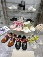 2025년 신상품 봄 가을 맥퀸 여성용 화이트 슈즈, 남성용 정품 가죽 캐주얼 스포츠화, 다재다능한 레이스업 커플 독일 트레이닝화 - 이미지 2