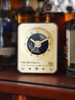 크림 스타일 작은 사각형 그래피티 침실 시계 야간 조명 발광 알람 시계 테이블 시계 창의적인 시계 장식 패션 장식품 - 이미지 5