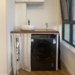 맞춤형 견고한 목재 조리대 발코니 세탁기 랙 위 소형 아파트 미니멀리스트 공간 변형 싱크대 통합 테이블