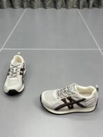 여성용 정품 가죽 러닝화 2025년 봄 신상품 둥근 앞부분 두꺼운 바닥 컬러 매칭 세련되고 멋진 소가죽 캐주얼 스포츠화