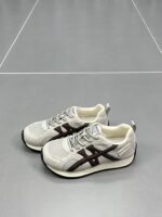 여성용 정품 가죽 러닝화 2025년 봄 신상품 둥근 앞부분 두꺼운 바닥 컬러 매칭 세련되고 멋진 소가죽 캐주얼 스포츠화 - 이미지 5