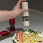 [집에서 쓸만한 것] 전기 후추 분쇄기 가정용 주방 조미료 분쇄 병 백후추 과립 분쇄기 - 이미지 4