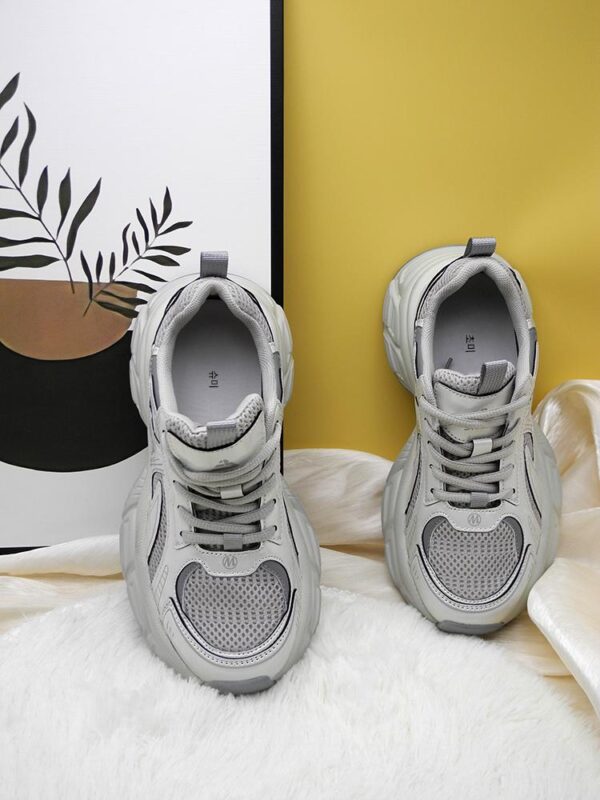 여성용 정품 가죽 두꺼운 밑창 아빠화 2025년 신상 레트로 트렌드 발이 보이는 작은 키 키우기 캐주얼 올매치 인기 스포츠화