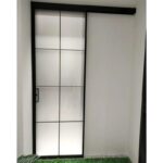 매우 좁은 싱글 트랙 싱글 리프 슬라이딩 도어 매달린 슬라이딩 도어 티타늄 마그네슘 알루미늄 합금 높은 공간 활용 방수 방습 공장 판매