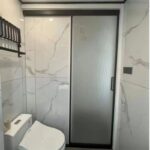 매우 좁은 싱글 트랙 싱글 리프 슬라이딩 도어 매달린 슬라이딩 도어 티타늄 마그네슘 알루미늄 합금 높은 공간 활용 방수 방습 공장 판매 - 이미지 3