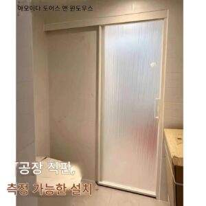 매우 좁은 싱글 트랙 싱글 리프 슬라이딩 도어 매달린 슬라이딩 도어 티타늄 마그네슘 알루미늄 합금 높은 공간 활용 방수 방습 공장 판매
