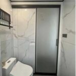 매우 좁은 싱글 트랙 싱글 리프 슬라이딩 도어 매달린 슬라이딩 도어 티타늄 마그네슘 알루미늄 합금 높은 공간 활용 방수 방습 공장 판매 - 이미지 2