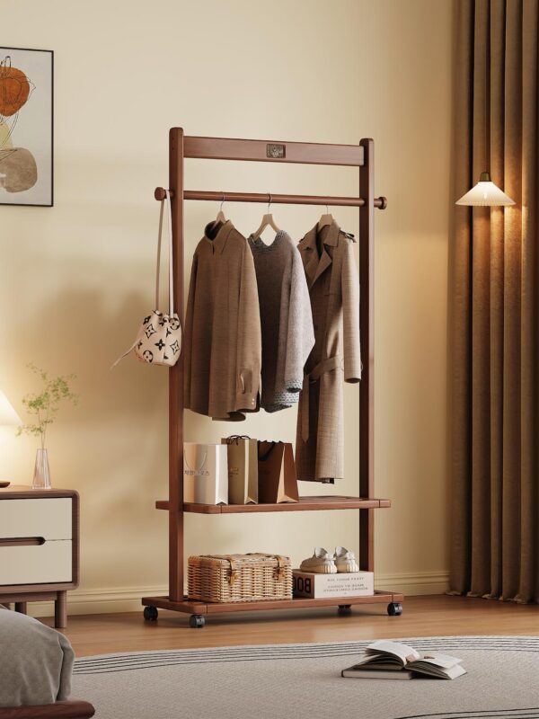 밤에 공간을 차지하지 않는 견고한 나무 옷걸이 바닥 침실 가구 모바일 코트 랙 침대 옆 옷걸이