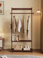 밤에 공간을 차지하지 않는 견고한 나무 옷걸이 바닥 침실 가구 모바일 코트 랙 침대 옆 옷걸이 - 이미지 2