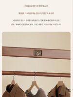 밤에 공간을 차지하지 않는 견고한 나무 옷걸이 바닥 침실 가구 모바일 코트 랙 침대 옆 옷걸이 - 이미지 3