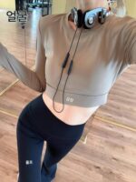 알로 요가 봄 여름 충격 방지 가슴 패드 레저 스포츠 속건성 긴팔 여성용 슬림핏 요가 의류 블라우스 - 이미지 3