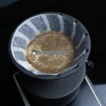 하리오 알파 필터컵 01 핸드브루 커피 드립 필터컵 세라믹 V60 오목 리브 실 - 이미지 3