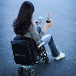 스케이트보드 의자 롱보드 크리에이티브 개조 휴대용 접이식 의자 전동 스케이트보드 원격 제어 성인 여행 4륜차에 앉아주세요