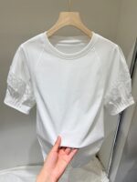 디자인센스 2025년 여름 신상 퍼프소매 다용도 라운드넥 반팔 티셔츠 나이감 감소 레이스 엣지 화이트 탑 여성용