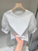 디자인센스 2025년 여름 신상 퍼프소매 다용도 라운드넥 반팔 티셔츠 나이감 감소 레이스 엣지 화이트 탑 여성용 - 이미지 2