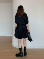 MOERSHOP 하이콜드 레이디 광감각 새틴 블랙 점프수트 루즈 웨이스트 슬림 반바지 여성 여름 - 이미지 2