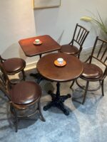 미국 레트로 카페 솔리드 우드 테이블과 의자 조합 케이터링 스낵 디저트 숍 부스 소파 서양식 레스토랑 사각형 원형 테이블 - 이미지 2