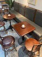 미국 레트로 카페 솔리드 우드 테이블과 의자 조합 케이터링 스낵 디저트 숍 부스 소파 서양식 레스토랑 사각형 원형 테이블 - 이미지 4