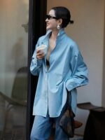 쇼핑몰에서 2025년 초봄 신상품을 출시하기 위해 카운터를 없앴습니다. 올해 인기 있는 핫 스타일은 독특하고 디자인도 아주 좋습니다. 파란색 셔츠도 정말 예쁘네요.