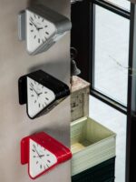 Dulton 금속 삼각형 벽시계 벽걸이 양면 시계 시계 장식 카페 바에 적합 - 이미지 2