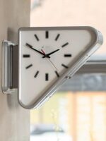 Dulton 금속 삼각형 벽시계 벽걸이 양면 시계 시계 장식 카페 바에 적합 - 이미지 4