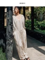 CLEANFLOW | 여성용 헤비 실크 송버드 자카드 삼보 새틴 서스펜더 점프수트 (2025년 신상품) - 이미지 2